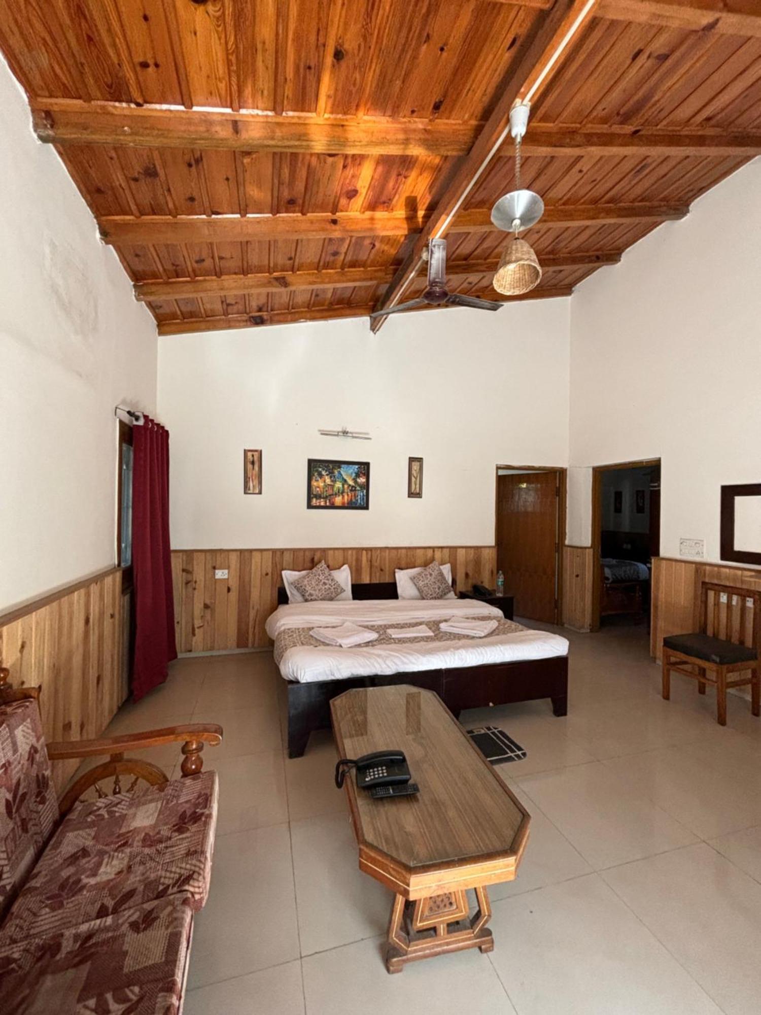 Ivy The Boutique Hotel Near Neem Karoli Temple ไนนิตาล ภายนอก รูปภาพ