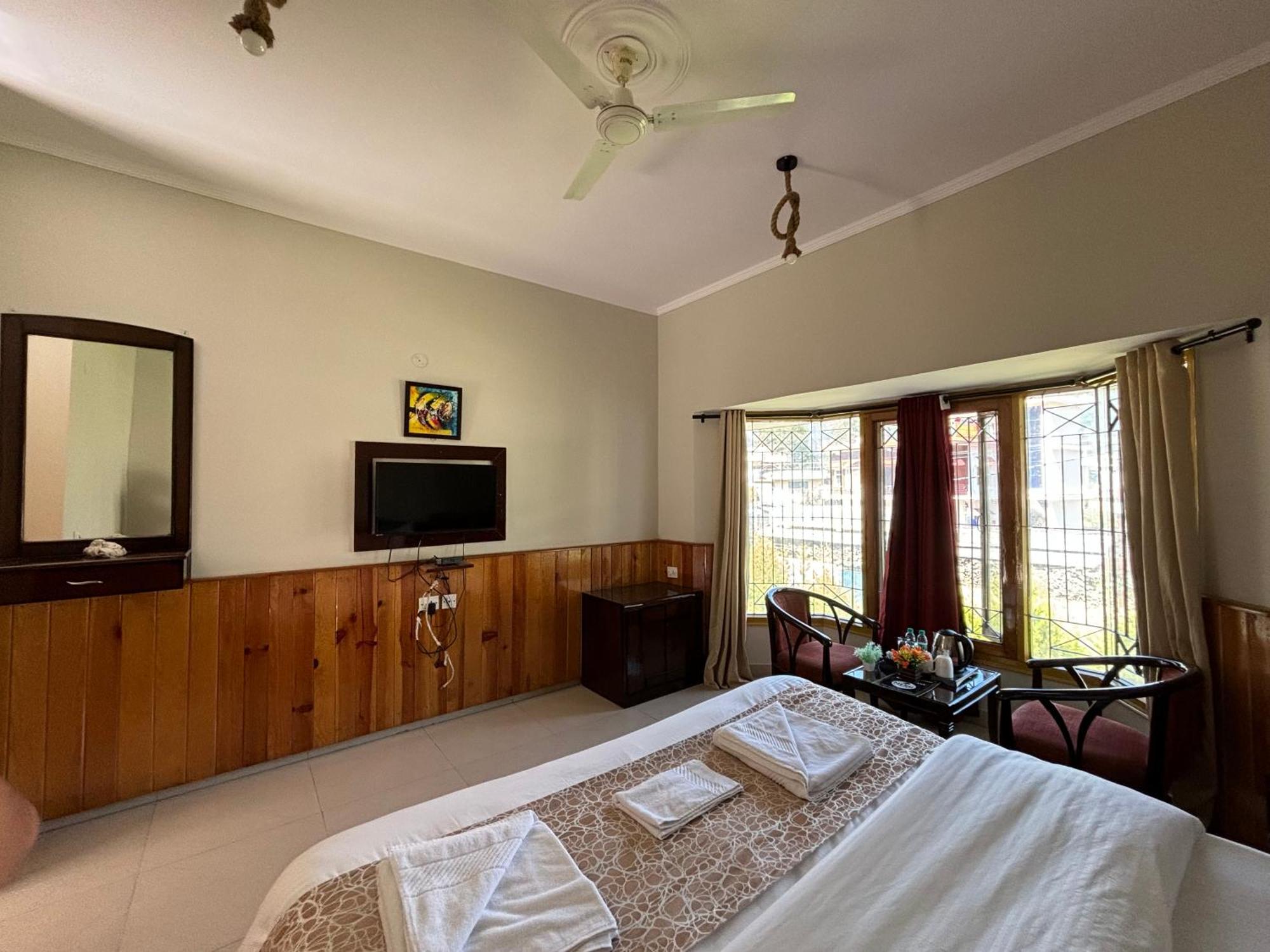 Ivy The Boutique Hotel Near Neem Karoli Temple ไนนิตาล ภายนอก รูปภาพ