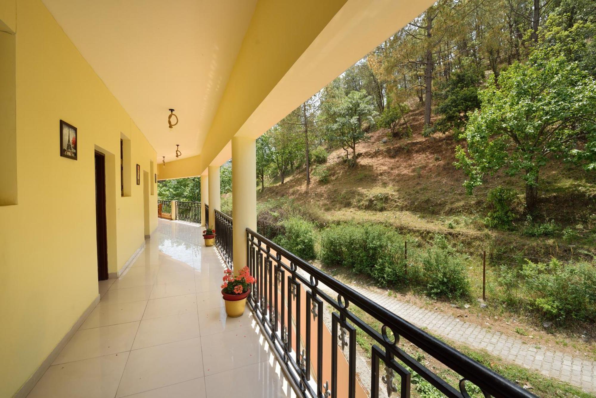 Ivy The Boutique Hotel Near Neem Karoli Temple ไนนิตาล ภายนอก รูปภาพ