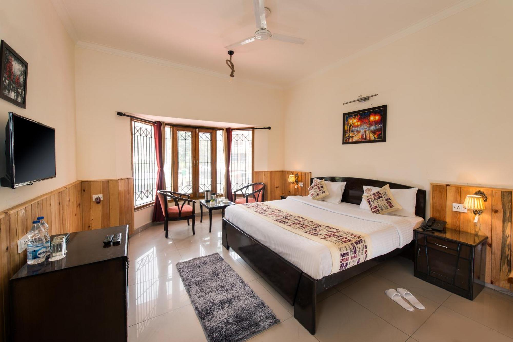 Ivy The Boutique Hotel Near Neem Karoli Temple ไนนิตาล ภายนอก รูปภาพ