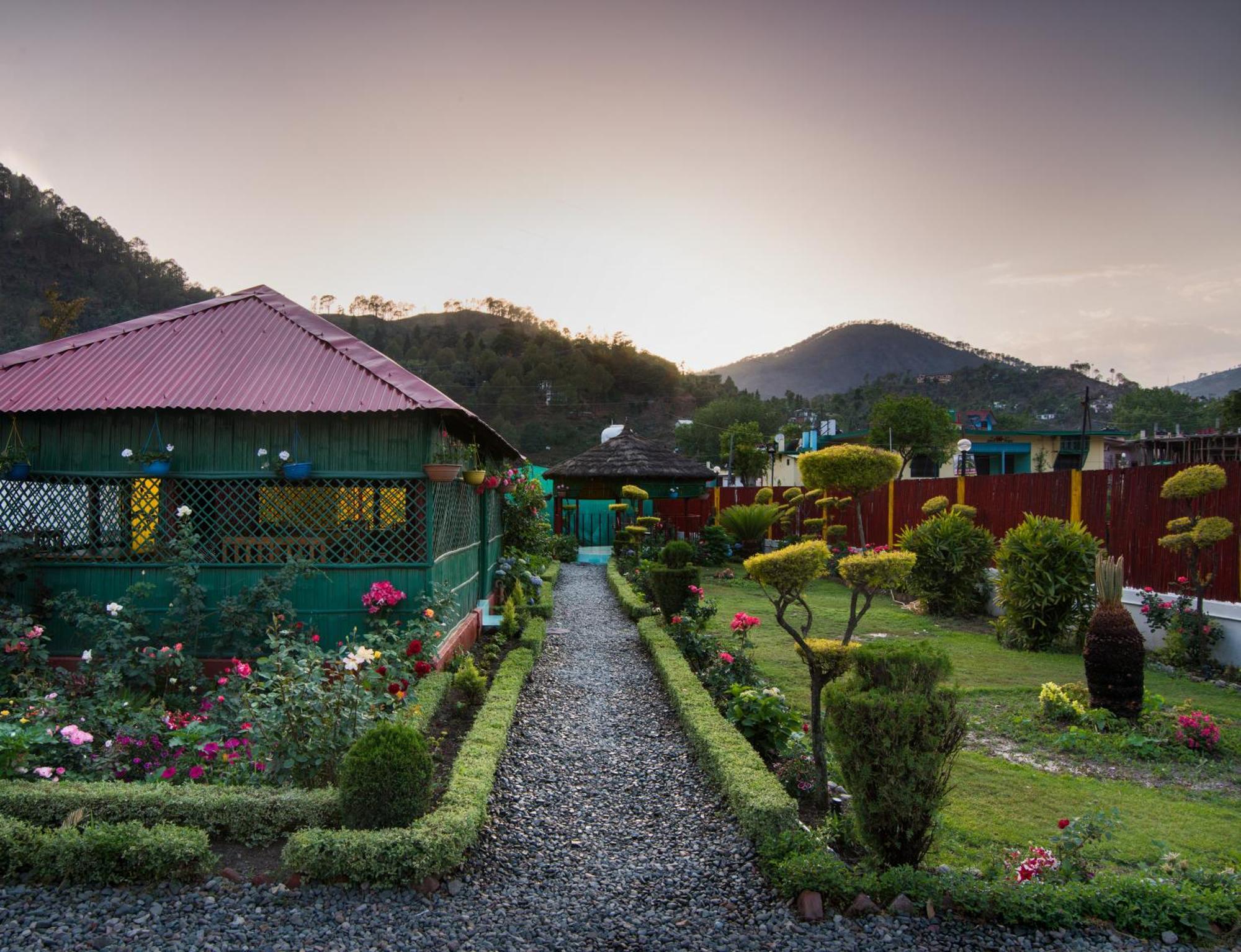 Ivy The Boutique Hotel Near Neem Karoli Temple ไนนิตาล ภายนอก รูปภาพ