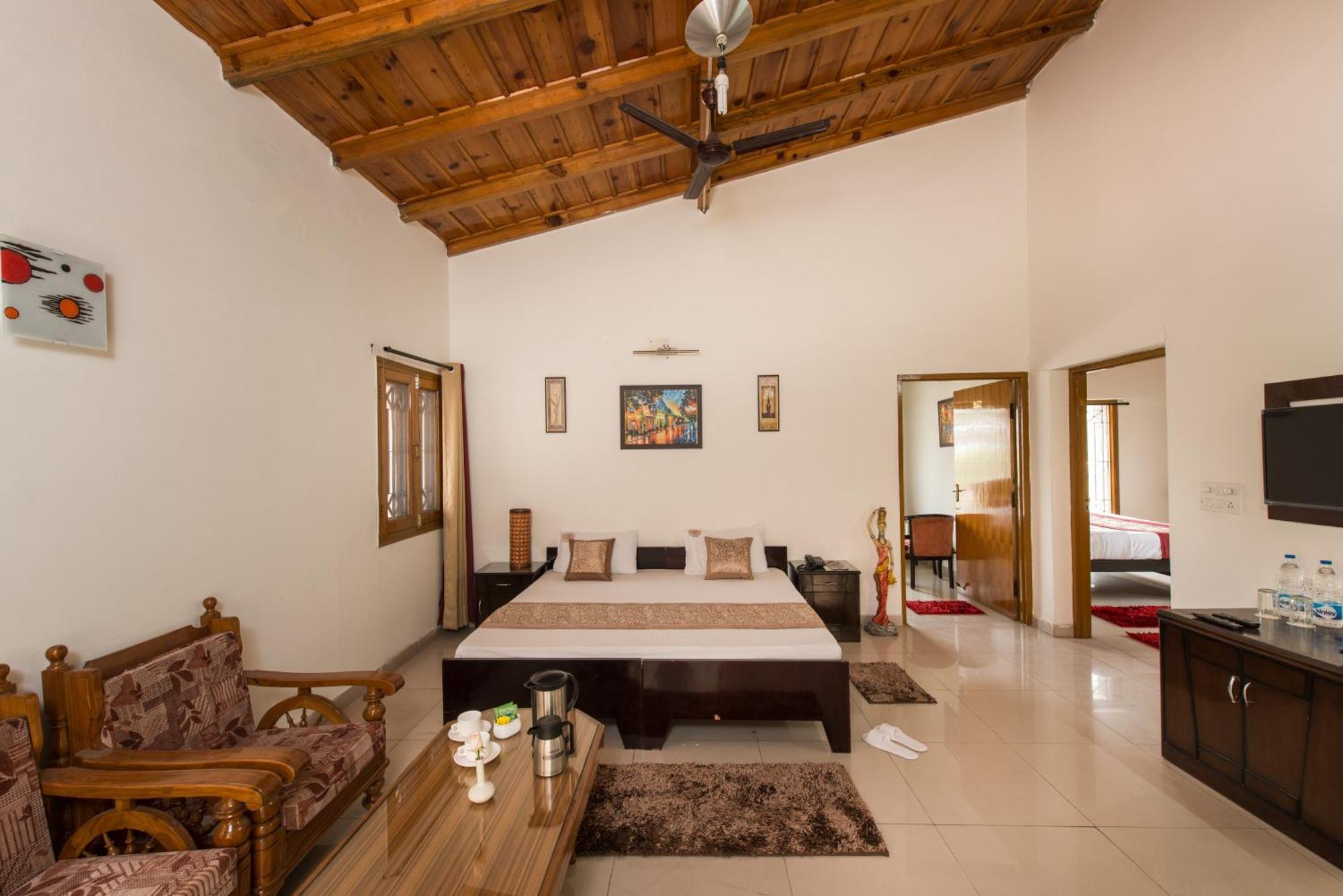 Ivy The Boutique Hotel Near Neem Karoli Temple ไนนิตาล ภายนอก รูปภาพ