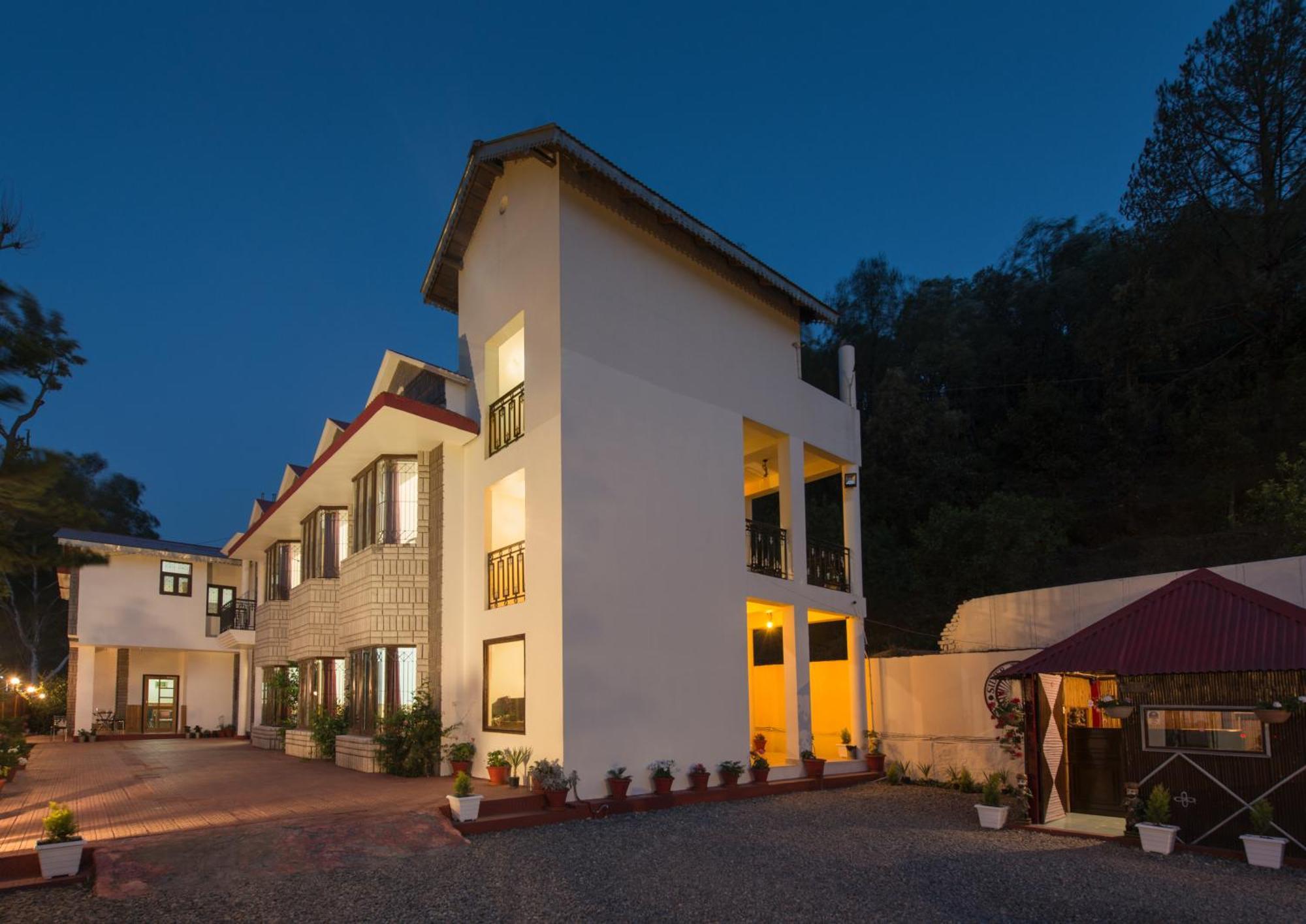 Ivy The Boutique Hotel Near Neem Karoli Temple ไนนิตาล ภายนอก รูปภาพ