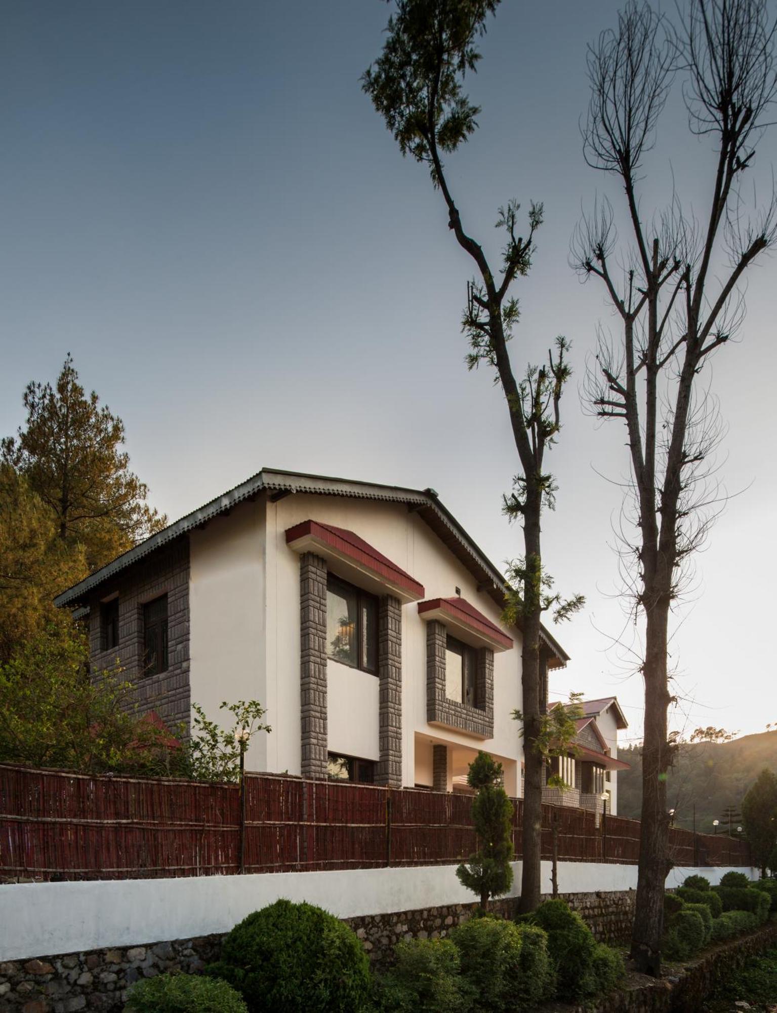 Ivy The Boutique Hotel Near Neem Karoli Temple ไนนิตาล ภายนอก รูปภาพ
